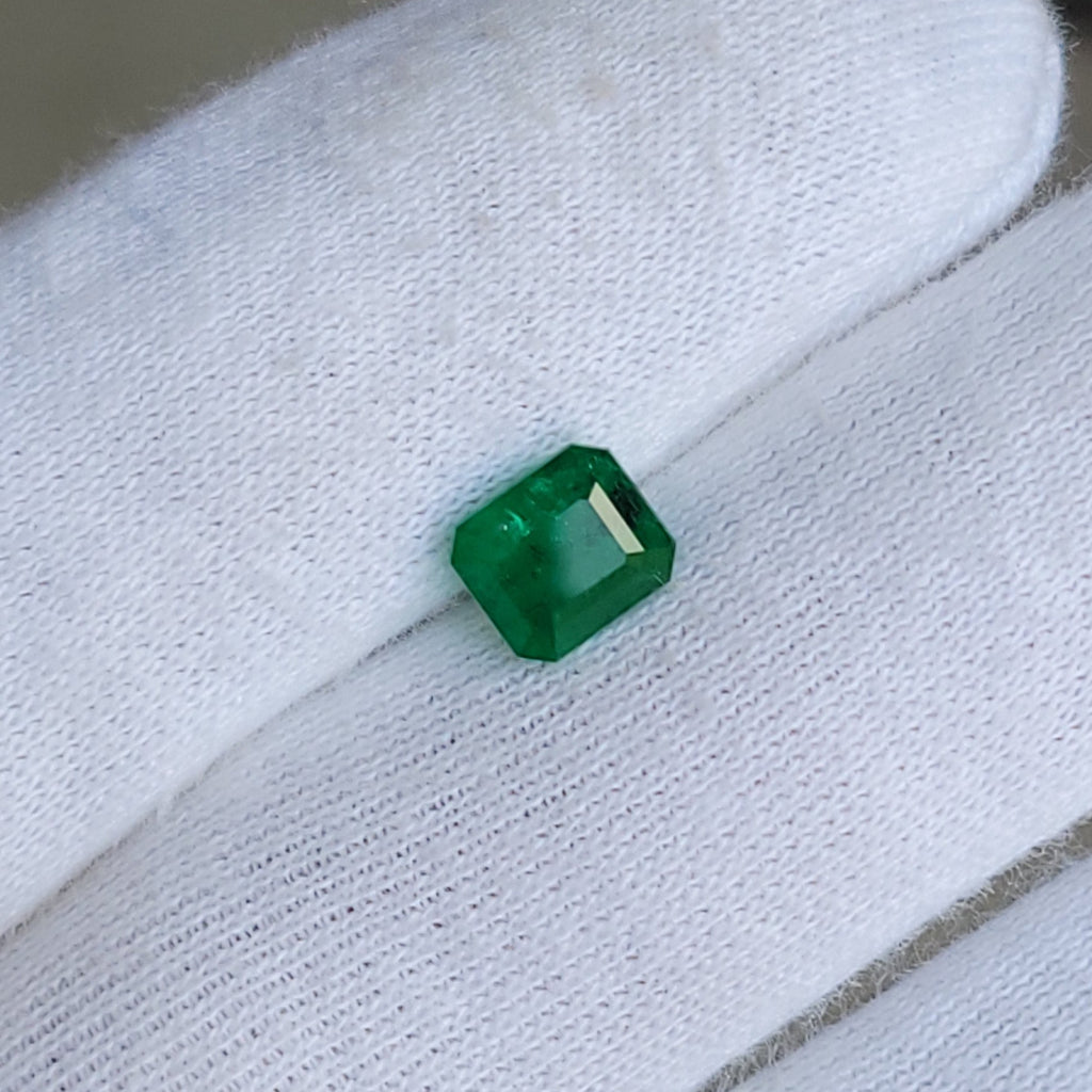 Natural Emerald Cut Swat Emerald Gemstone – 2.35 Carats | Pakistan Origin