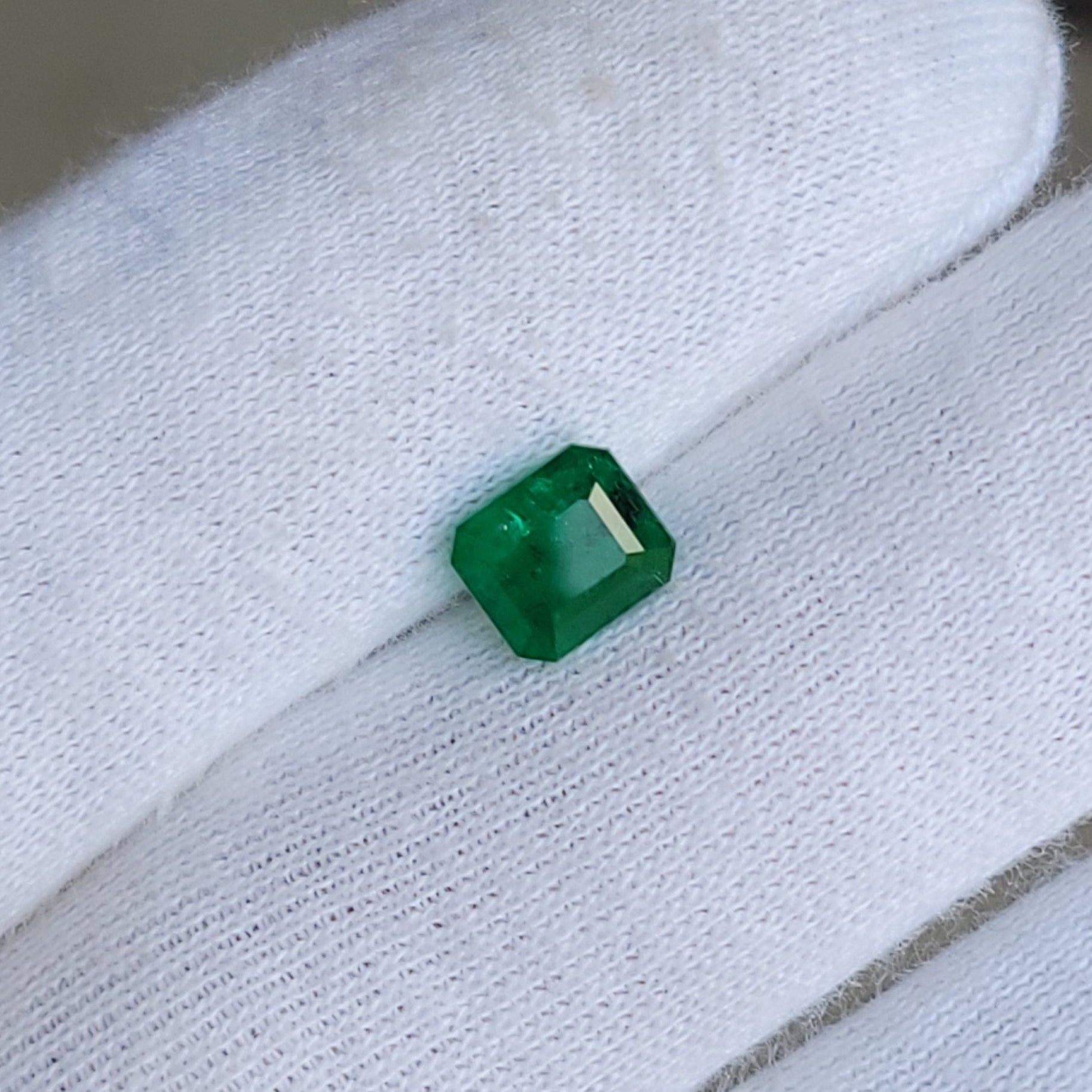 Natural Emerald Cut Swat Emerald Gemstone – 2.35 Carats | Pakistan Origin