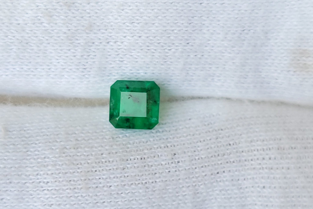 Natural Emerald Cut Swat Emerald Gemstone – 1.35 Carats | Pakistan Origin
