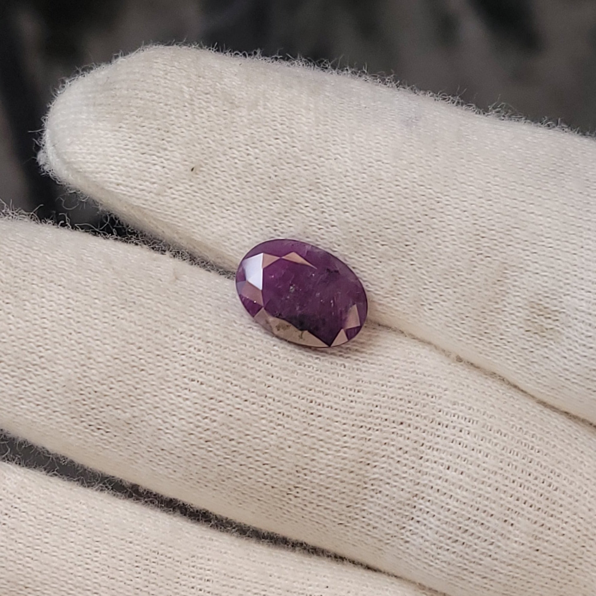 Natural Oval Cut Kashmir Sapphire Gemstone – 6.00 Carats | Pakistan Origin