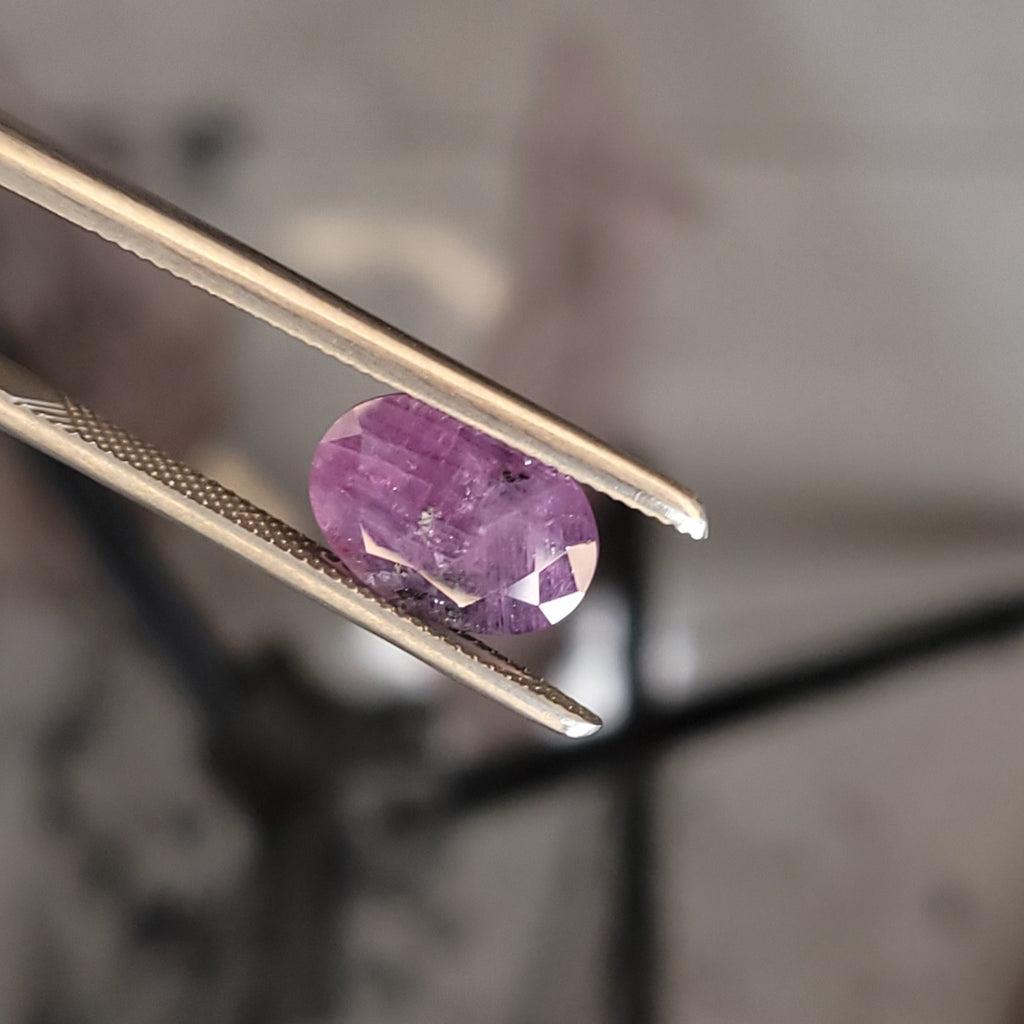 Natural Oval Cut Kashmir Sapphire Gemstone – 6.00 Carats | Pakistan Origin