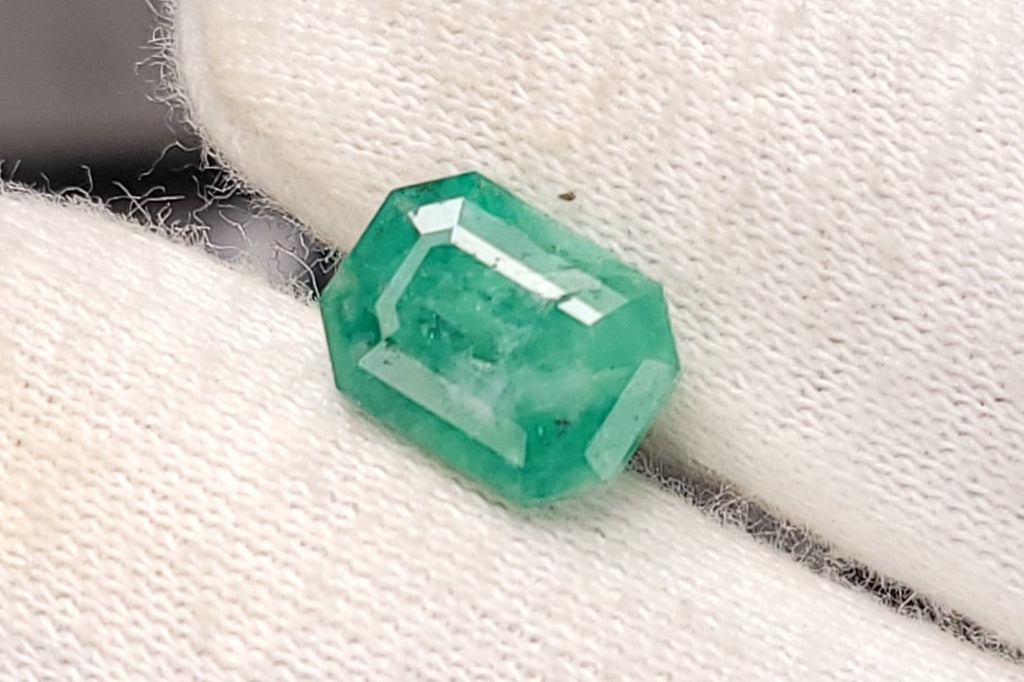 Natural Emerald Cut Swat Emerald Gemstone – 4.35 Carats | Pakistan Origin