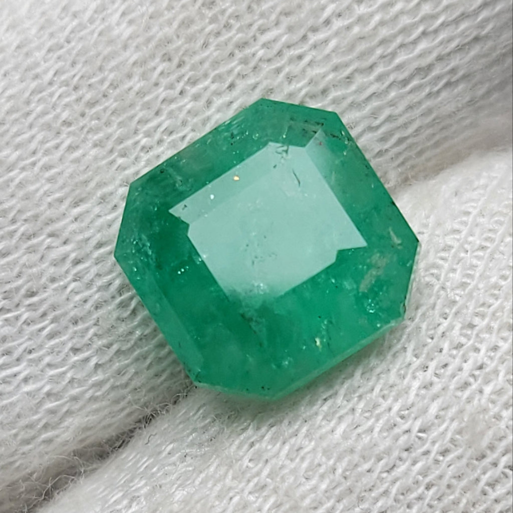 Natural Emerald Cut Emerald Gemstone – 3.35 Carats | Pakistan Origin
