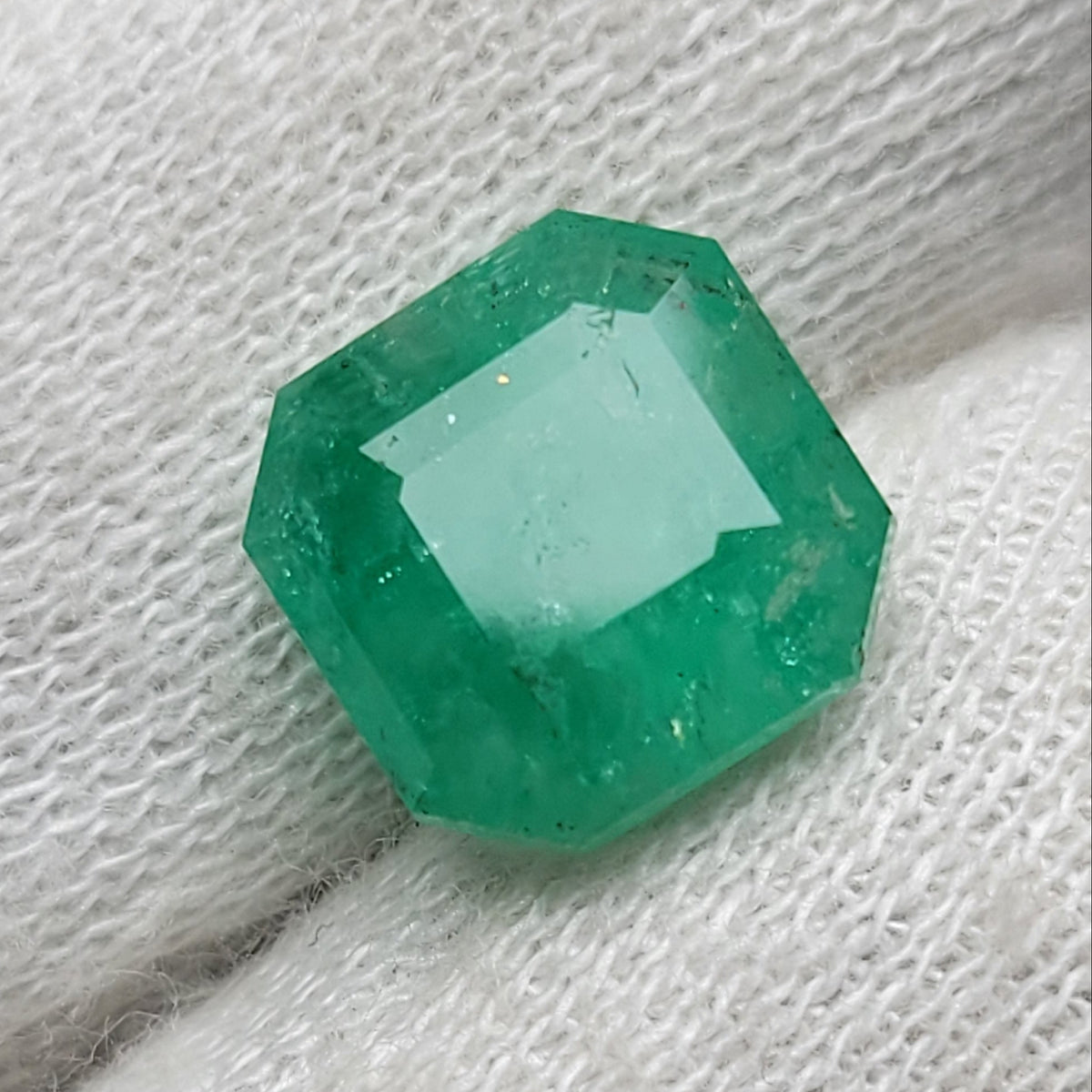 Natural Emerald Cut Emerald Gemstone – 3.35 Carats | Pakistan Origin
