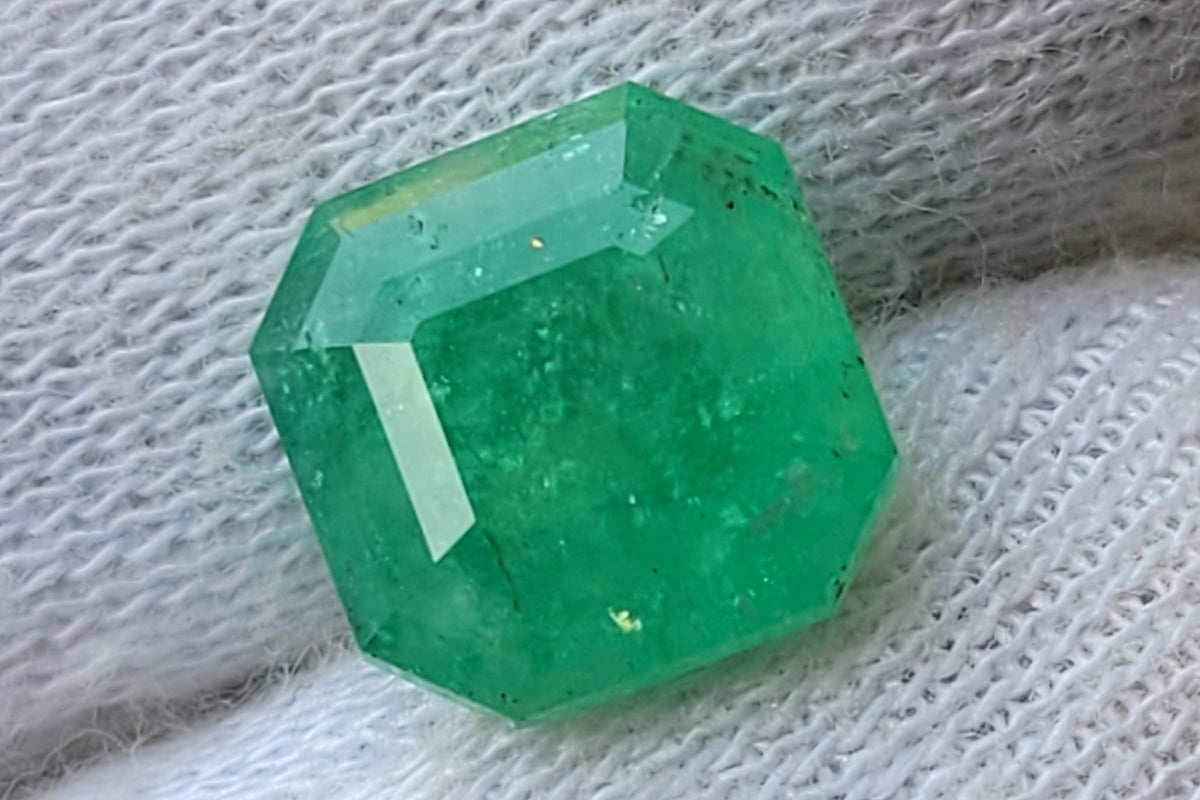Natural Emerald Cut Emerald Gemstone – 3.35 Carats | Pakistan Origin