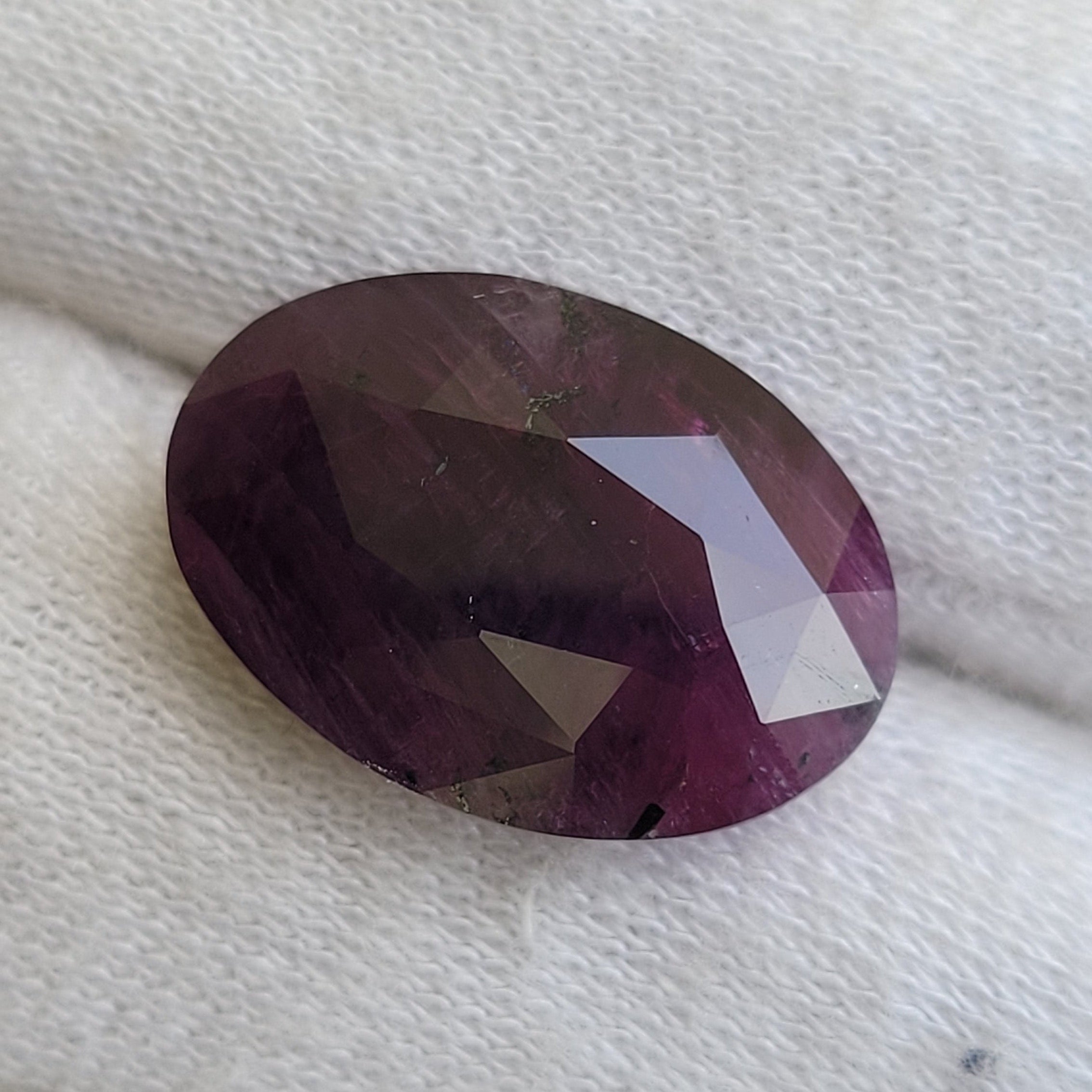 Natural Oval Cut Kashmir Sapphire Gemstone – 20.00 Carats | Pakistan Origin