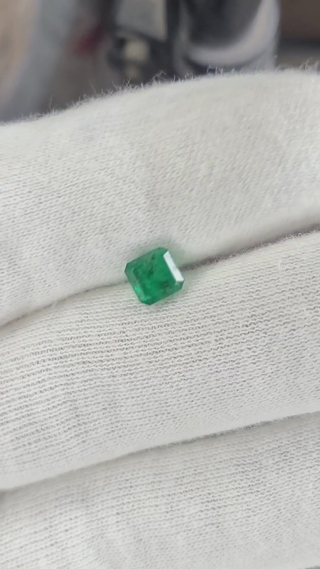 Natural Emerald Cut Swat Emerald Gemstone – 1.35 Carats | Pakistan Origin