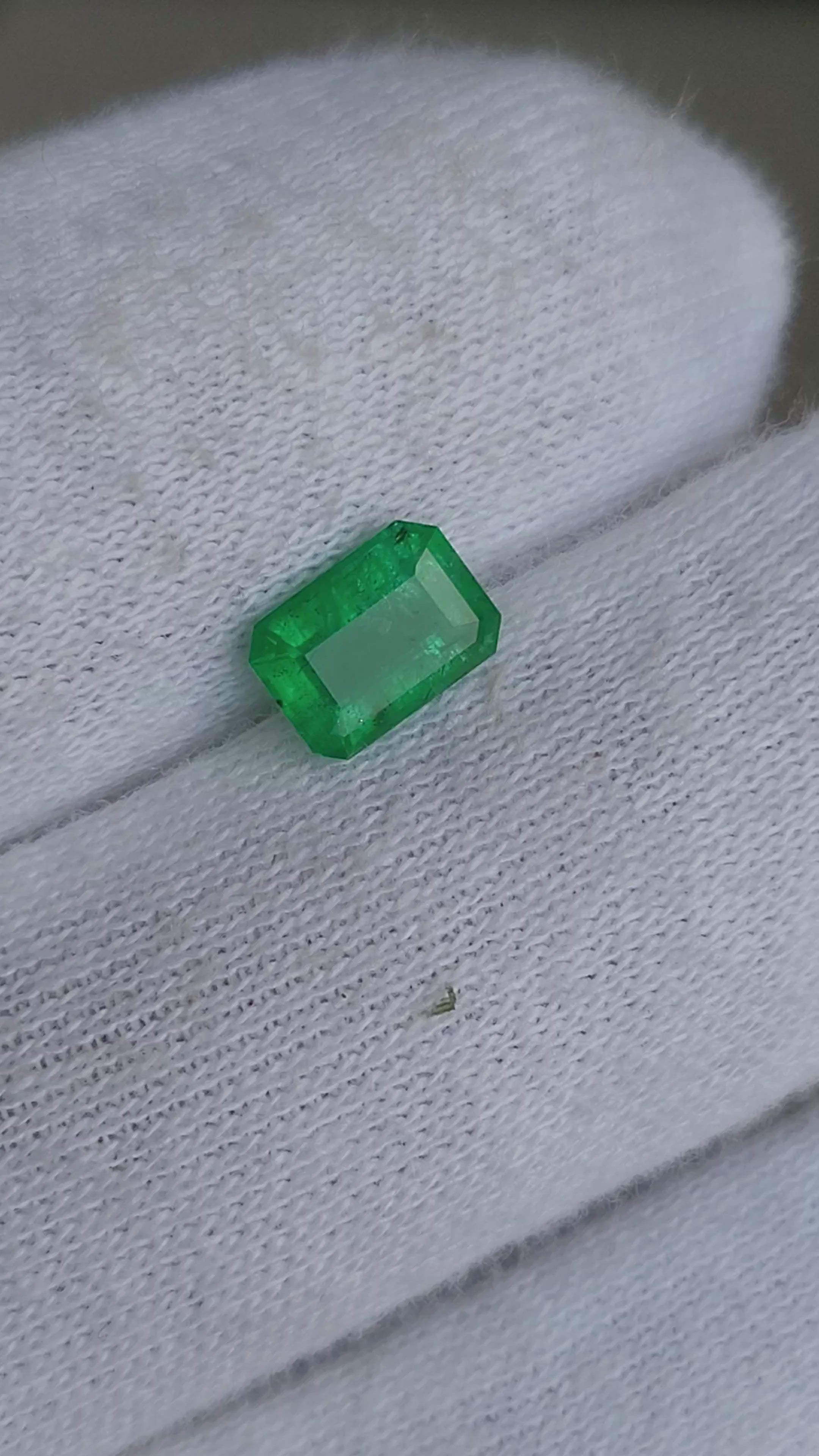 Natural Emerald Cut Swat Emerald Gemstone – 1.35 Carats | Pakistan Origin