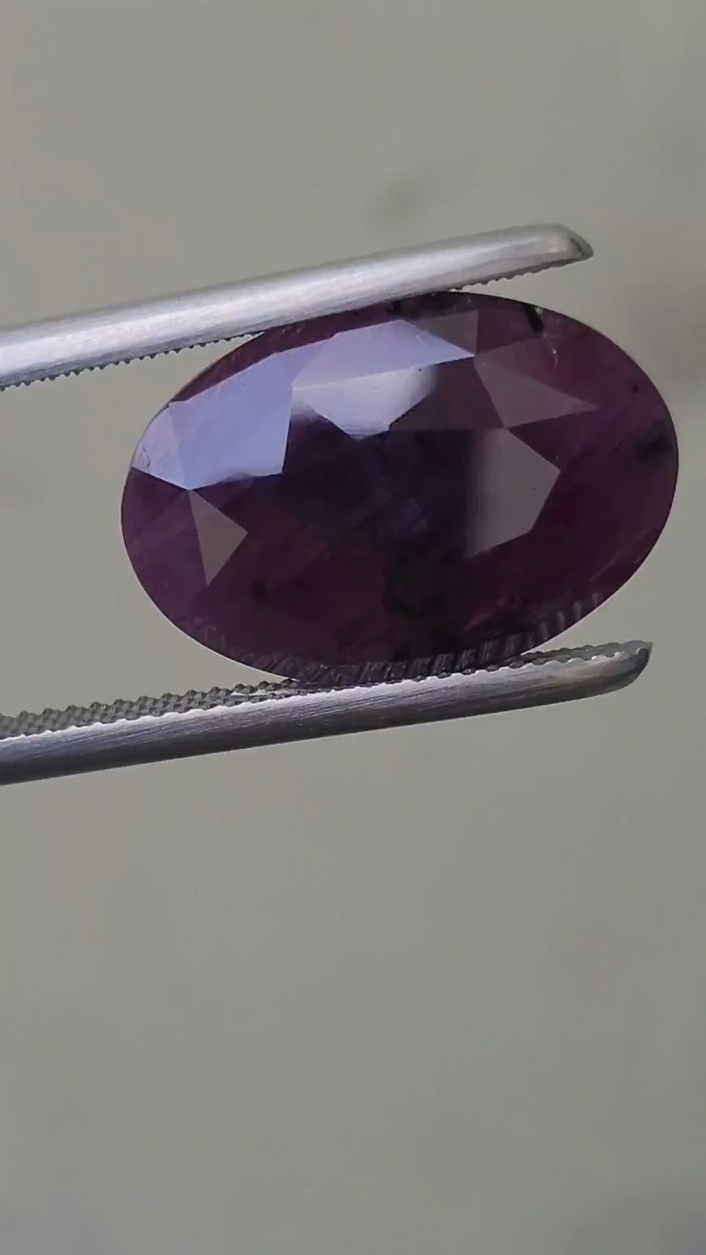 Natural Oval Cut Kashmir Sapphire Gemstone – 20.00 Carats | Pakistan Origin