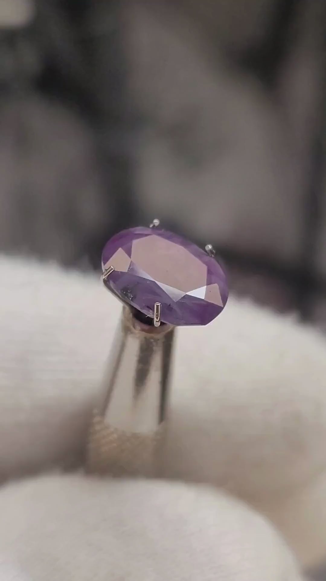 Natural Oval Cut Kashmir Sapphire Gemstone – 4.15 Carats | Pakistan Origin