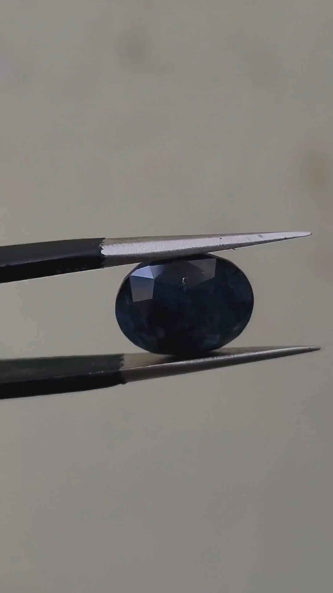 Natural Rare Oval Cut Kashmir Blue Sapphire Gemstone – 3.80 Carats | Pakistan Origin