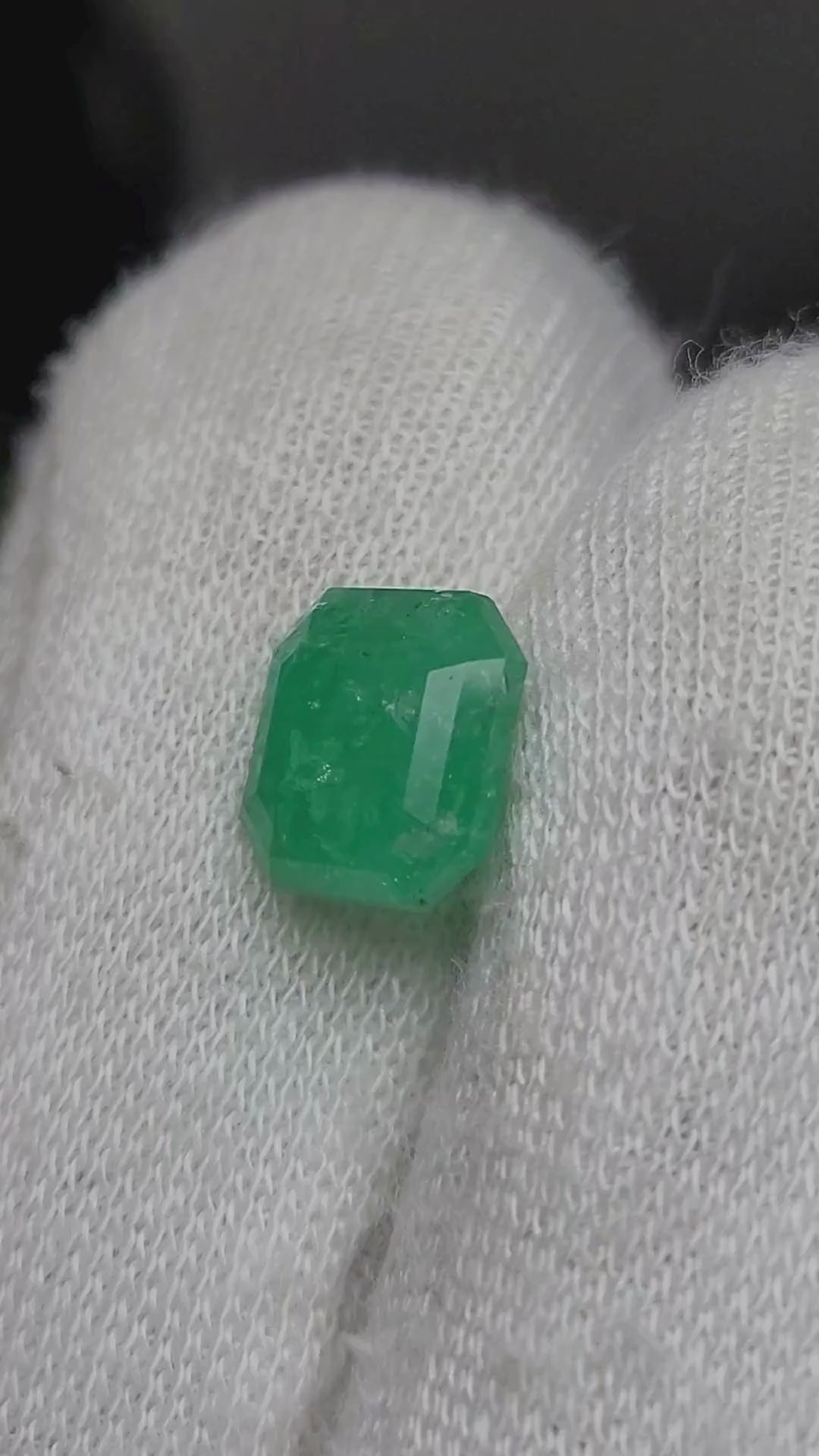 Natural Emerald Cut Emerald Gemstone – 3.35 Carats | Pakistan Origin
