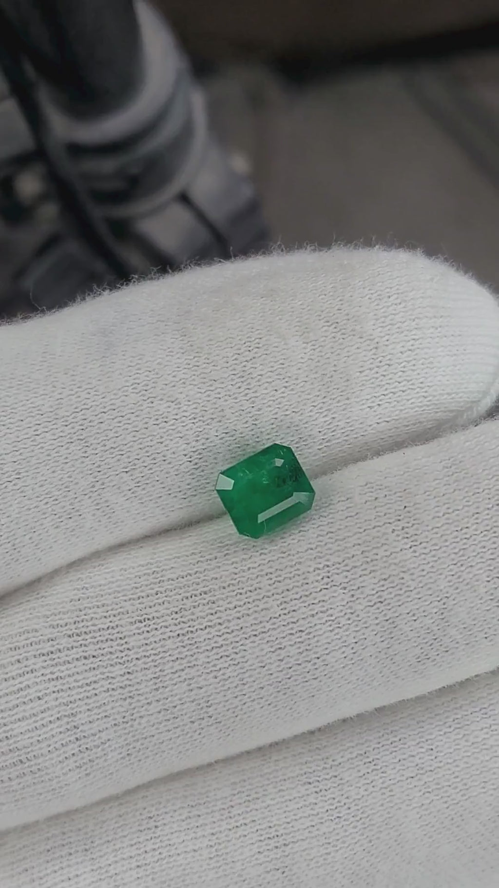 Natural Emerald Cut Swat Emerald Gemstone – 2.35 Carats | Pakistan Origin