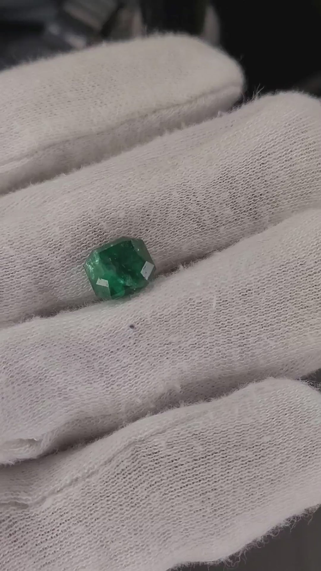 Natural Emerald Cut Swat Emerald Gemstone – 5.00 Carats | Pakistan Origin