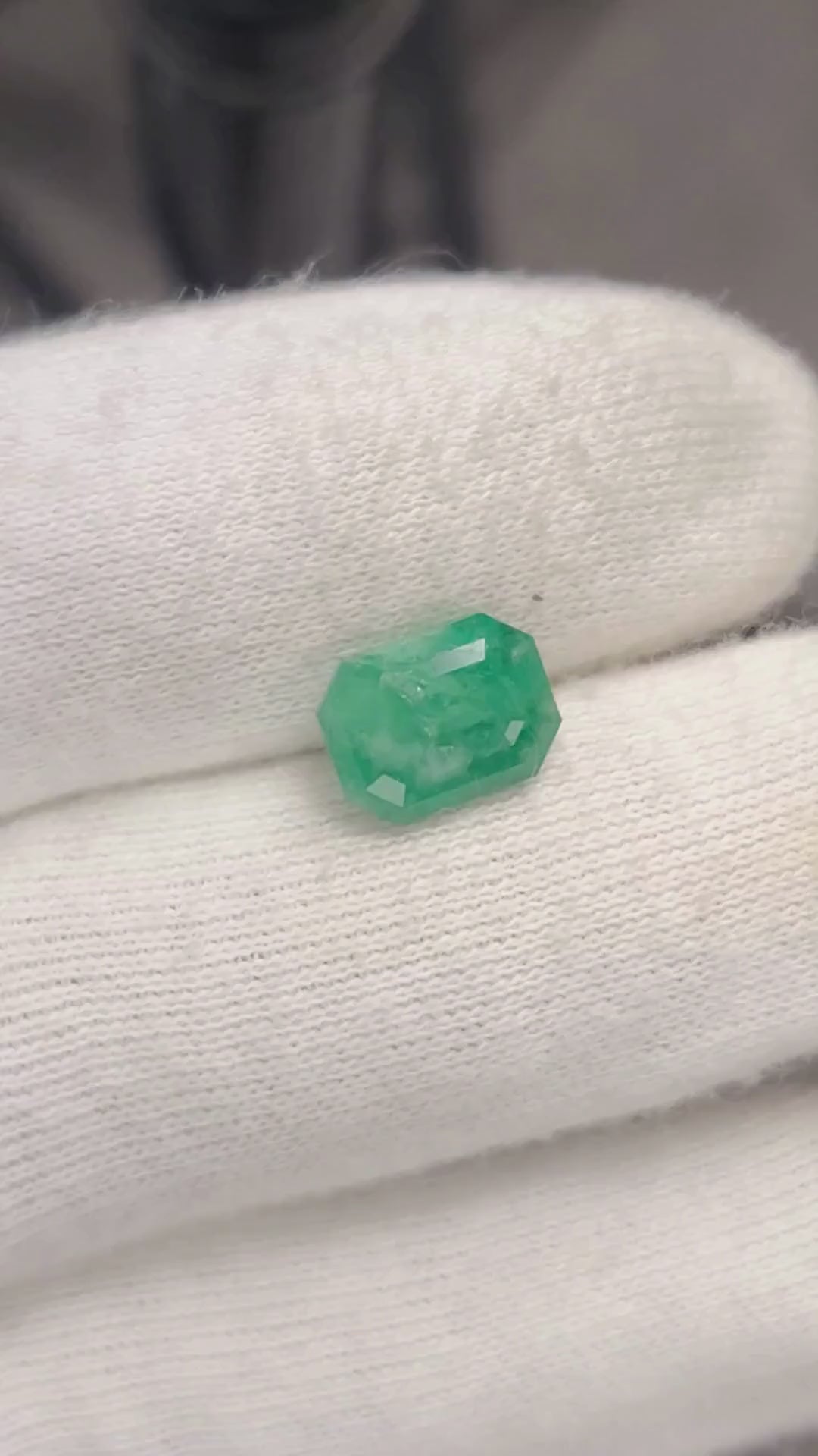 Natural Emerald Cut Swat Emerald Gemstone – 4.35 Carats | Pakistan Origin