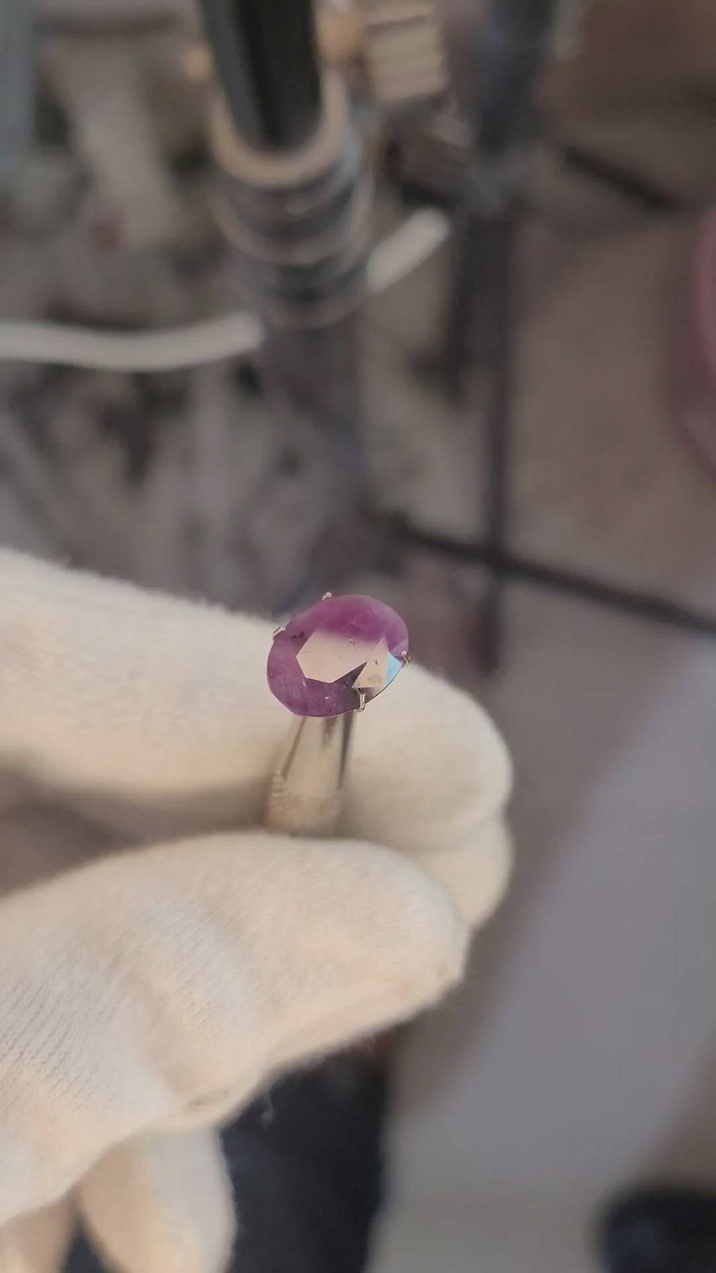 Natural Oval Cut Kashmir Sapphire Gemstone – 6.00 Carats | Pakistan Origin